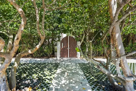 2701 N Bay Road Miami Beach FL 33140
