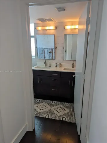 41 SE 5th Street Miami FL 33131