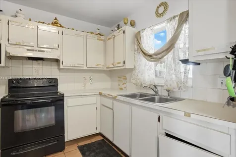 514 SW 72nd Terrace North Lauderdale FL 33068