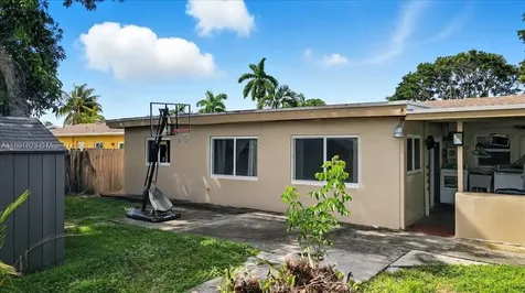 514 SW 72nd Terrace North Lauderdale FL 33068