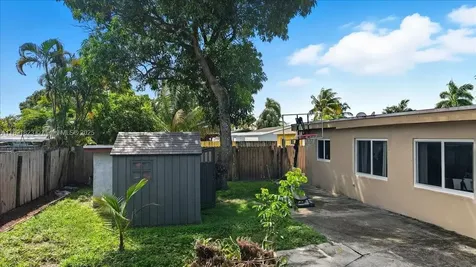 514 SW 72nd Terrace North Lauderdale FL 33068