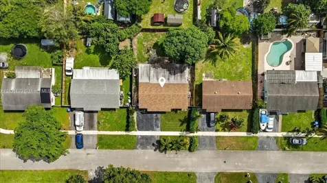 514 SW 72nd Terrace North Lauderdale FL 33068
