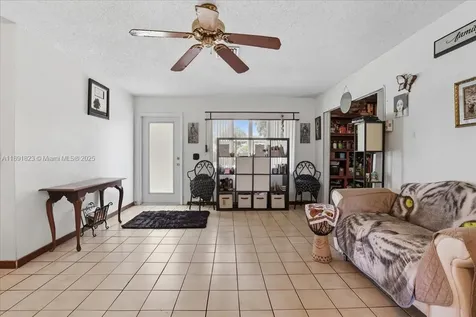 514 SW 72nd Terrace North Lauderdale FL 33068