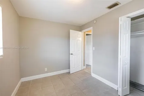 2811 N 66th Avenue Hollywood FL 33024
