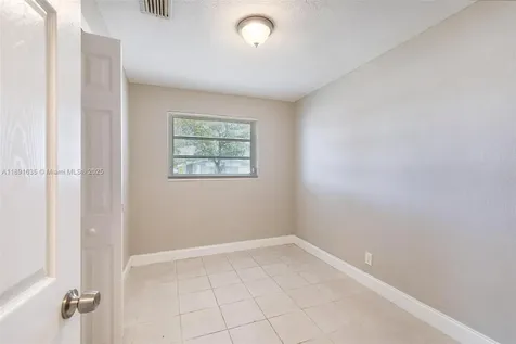2811 N 66th Avenue Hollywood FL 33024