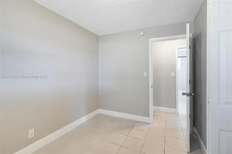 2811 N 66th Avenue Hollywood FL 33024