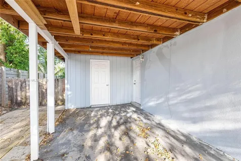 2811 N 66th Avenue Hollywood FL 33024