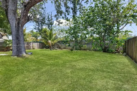2811 N 66th Avenue Hollywood FL 33024