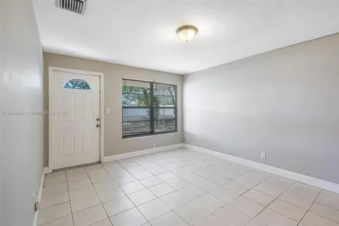 2811 N 66th Avenue Hollywood FL 33024