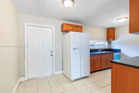 2811 N 66th Avenue Hollywood FL 33024