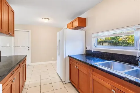 2811 N 66th Avenue Hollywood FL 33024