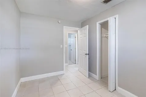 2811 N 66th Avenue Hollywood FL 33024