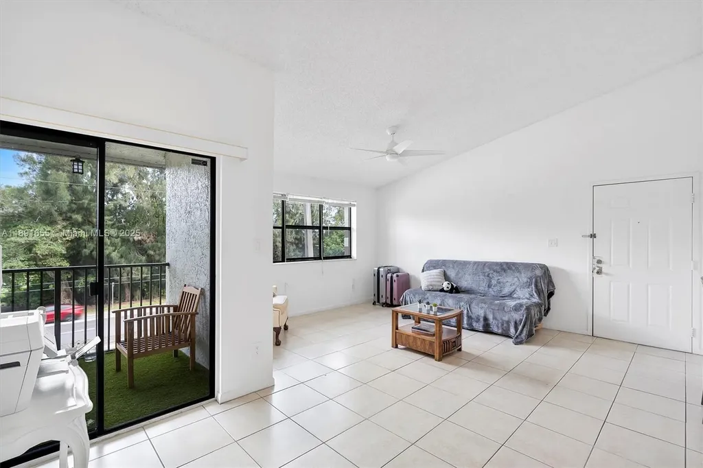 610 S Park Road Hollywood FL 33021