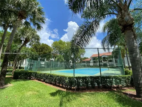 610 S Park Road Hollywood FL 33021