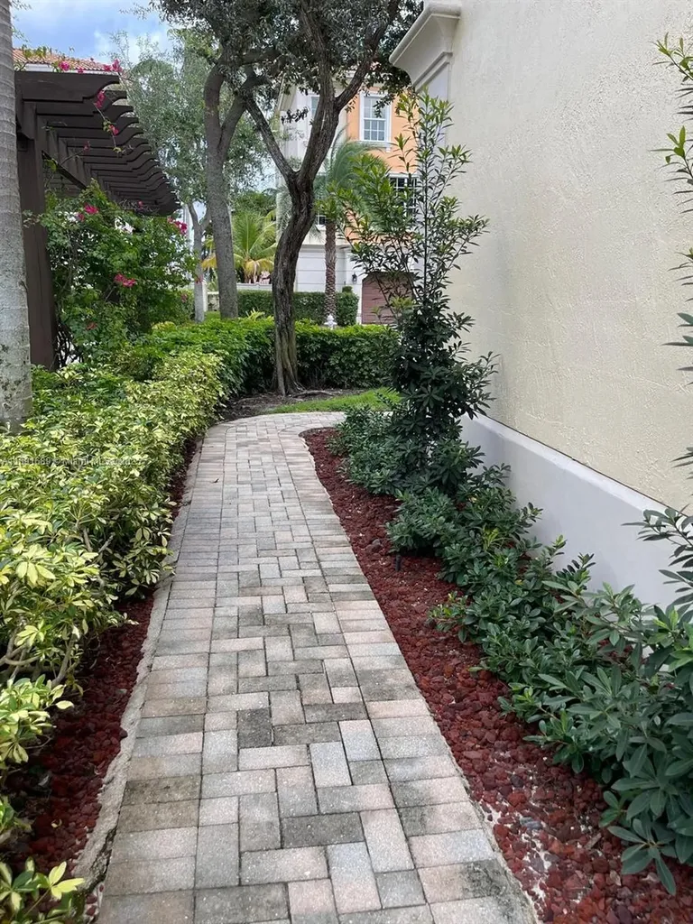 5565 NE Trieste Way Boca Raton FL 33487