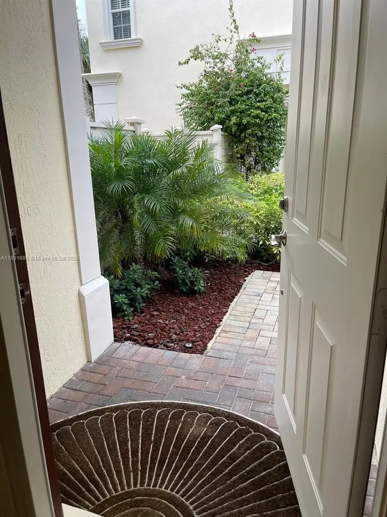 5565 NE Trieste Way Boca Raton FL 33487