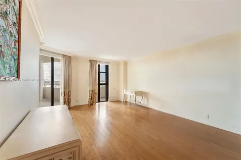 1000 Quayside Terrace Miami FL 33138