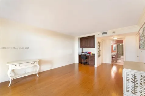 1000 Quayside Terrace Miami FL 33138
