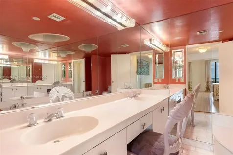 1000 Quayside Terrace Miami FL 33138