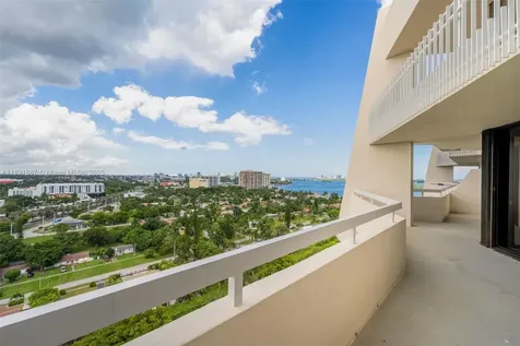 1000 Quayside Terrace Miami FL 33138