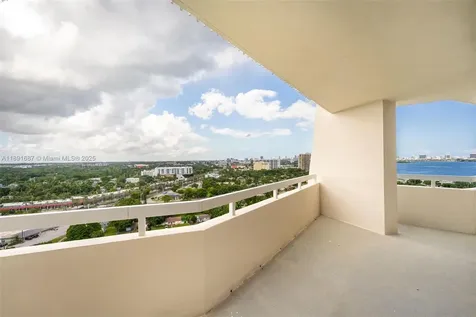 1000 Quayside Terrace Miami FL 33138