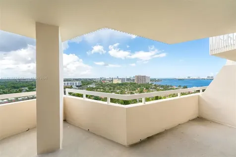 1000 Quayside Terrace Miami FL 33138