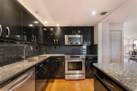1000 Quayside Terrace Miami FL 33138