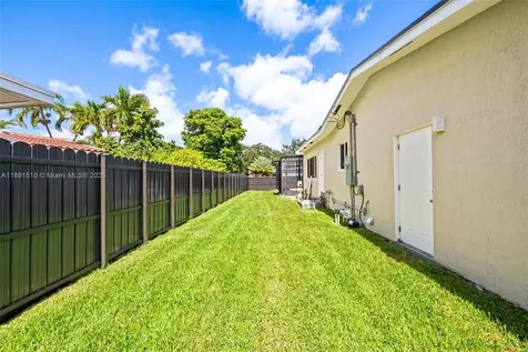 3333 Roosevelt Street Hollywood FL 33021