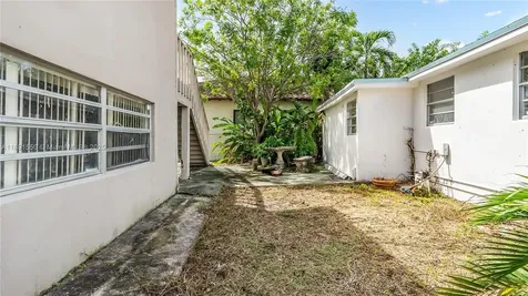 2100 SW 25th Street Miami FL 33133