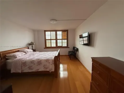2780 NE 183rd Street Aventura FL 33160