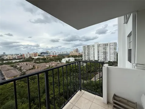 2780 NE 183rd Street Aventura FL 33160