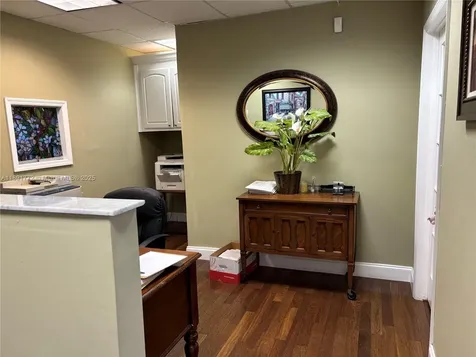 717 Ponce De Leon Boulevard Coral Gables FL 33134