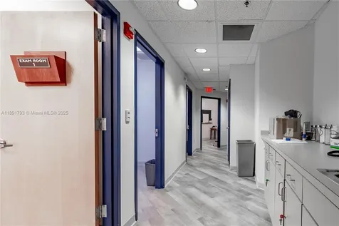 410 W 41st Street Miami Beach FL 33140