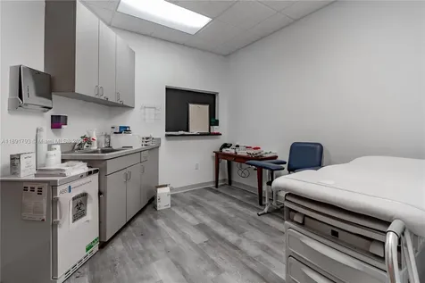 410 W 41st Street Miami Beach FL 33140