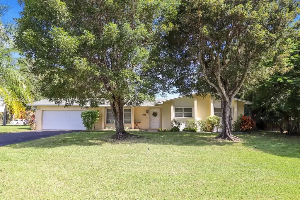 18401 SW 86th Court Cutler Bay FL 33157