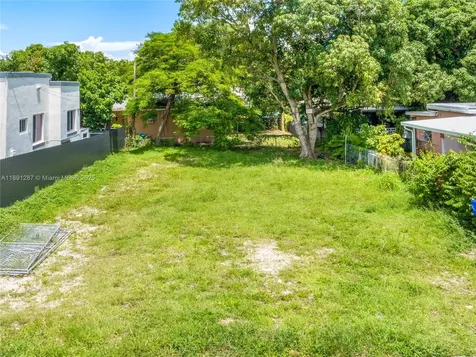 1881 NW 4th Street Miami FL 33125