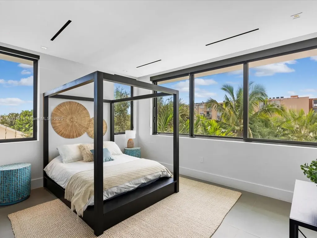 1736 SE 14th Street Fort Lauderdale FL 33316