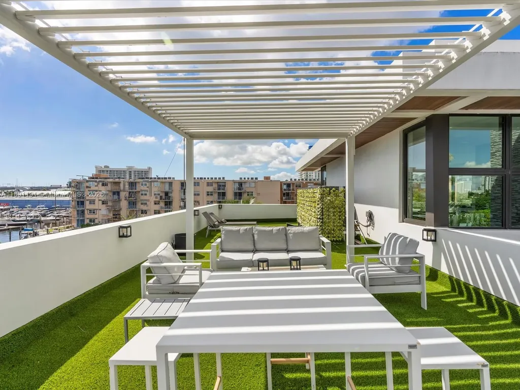 1736 SE 14th Street Fort Lauderdale FL 33316