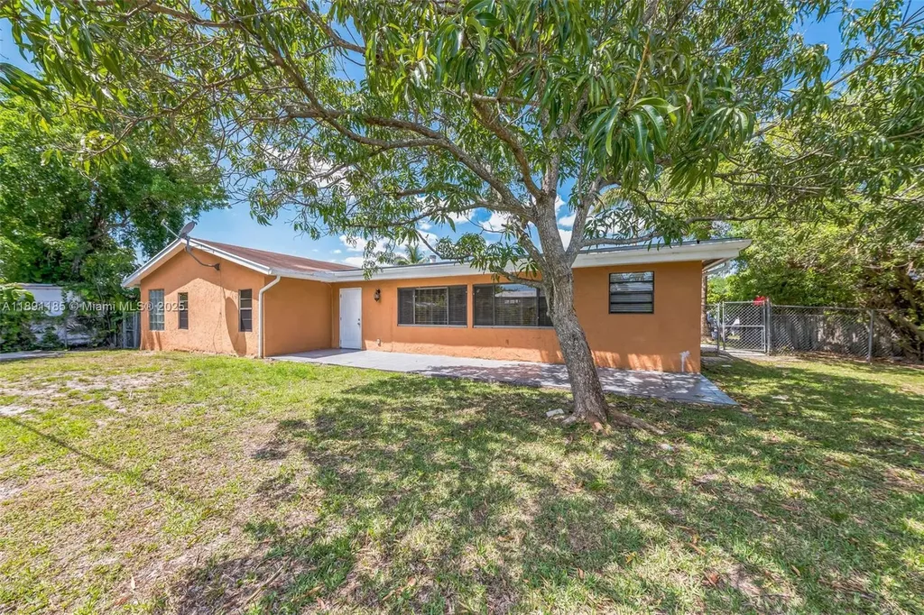 10108 S Windtree Lane S Boca Raton FL 33428