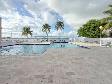 1195 NW 124th Avenue Miami FL 33182