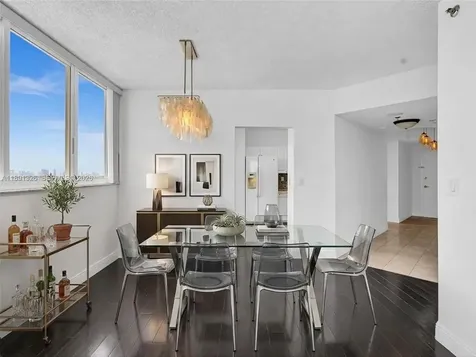 6422 Collins Avenue Miami Beach FL 33141