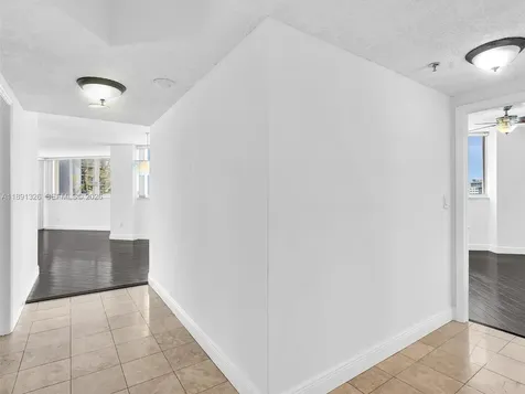 6422 Collins Avenue Miami Beach FL 33141