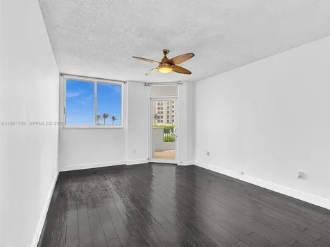 6422 Collins Avenue Miami Beach FL 33141