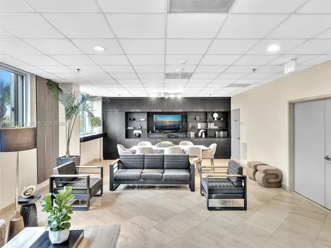 6422 Collins Avenue Miami Beach FL 33141