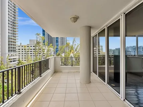 6422 Collins Avenue Miami Beach FL 33141