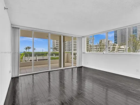 6422 Collins Avenue Miami Beach FL 33141