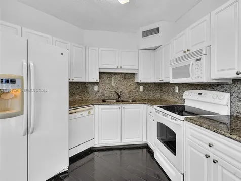 6422 Collins Avenue Miami Beach FL 33141