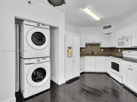 6422 Collins Avenue Miami Beach FL 33141