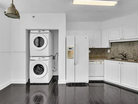 6422 Collins Avenue Miami Beach FL 33141