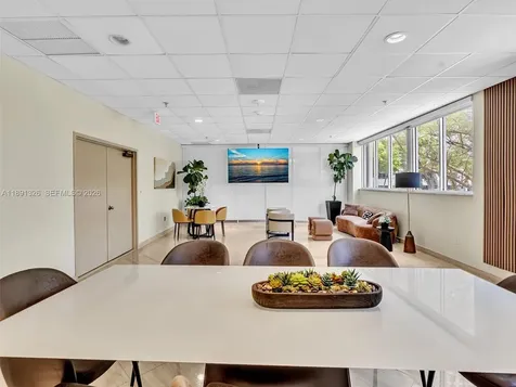 6422 Collins Avenue Miami Beach FL 33141